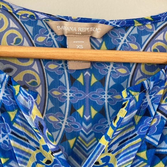 💕6 listings/$12💕 BANANA REPUBLIC top with cardigan - Picture 3 of 4